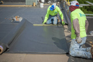 maxwell roofers laying down materials